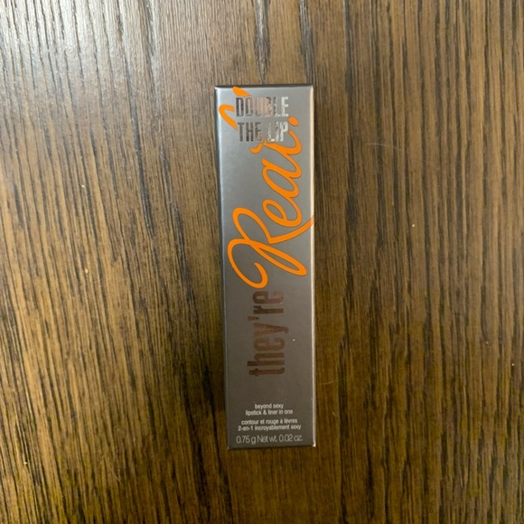 NEW Benefit Cosmetics Double the Lip Lipstick & Liner - Revved Up Red - Picture 4 of 6